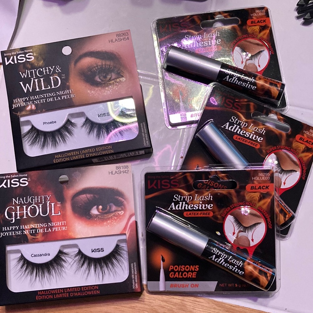 NEW IN BOX KISS LASHES AND GLUE